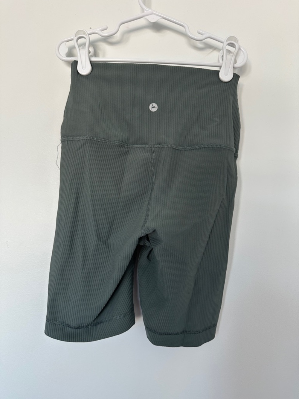 High-Waist Ribbed Biker Shorts - Olive